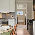 Stylish Private In Lofoten בית הארחה 3*