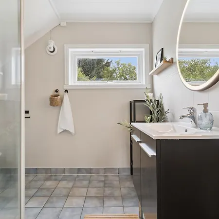 Stylish Private In Lofoten 3*