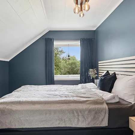 Stylish Private In Lofoten Guest house