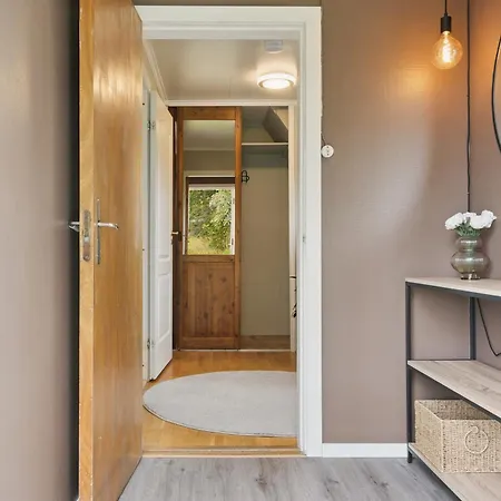 Stylish Private In Lofoten Guest house